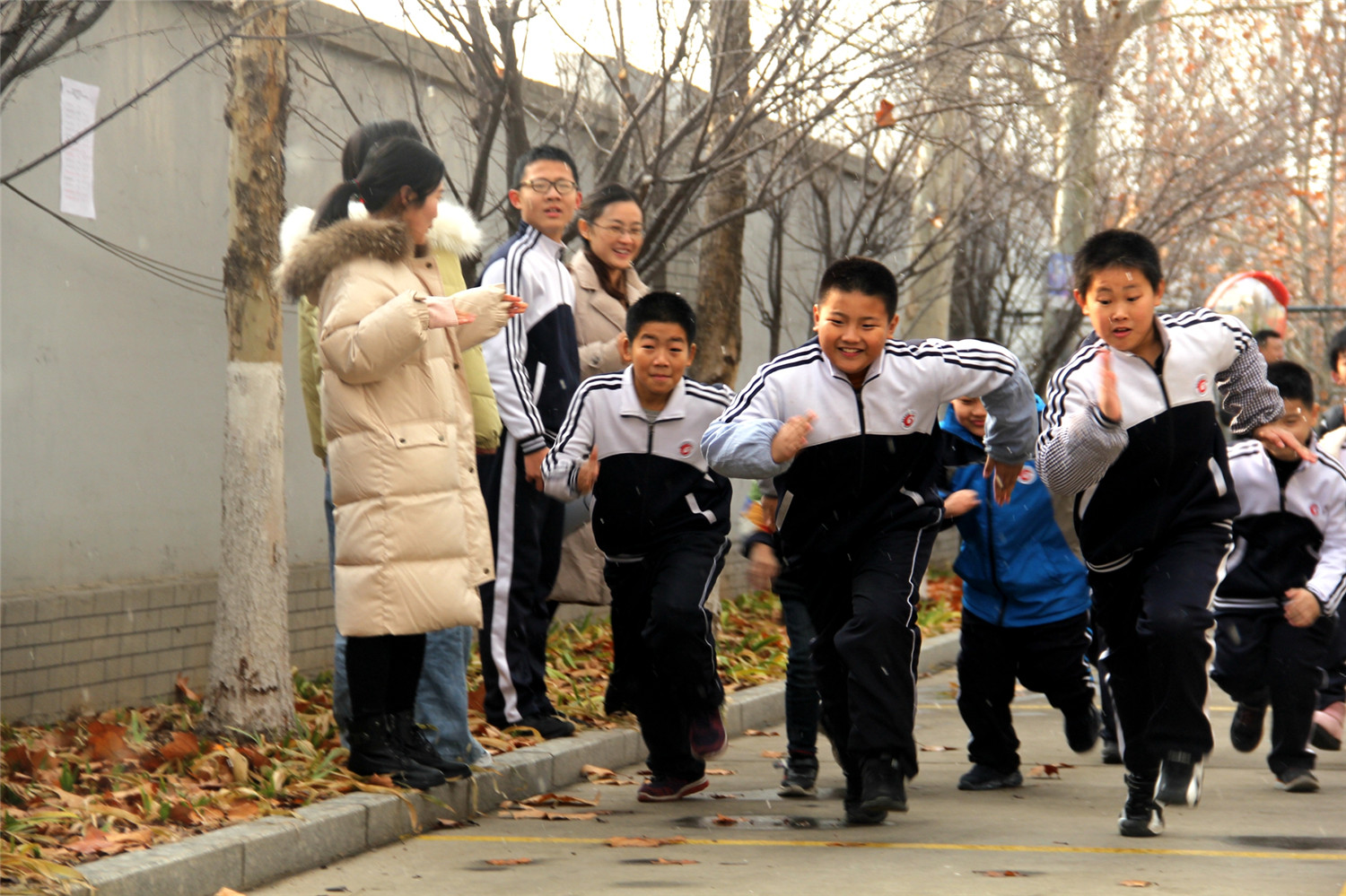 市特教中心舉行“跑過冬天 健康快樂”第八屆學(xué)生冬季越野賽